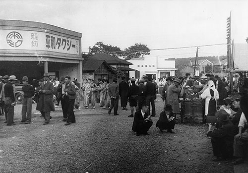1939年～1940年（昭和14～15）頃の戸塚駅東口（写真提供：坂本写真）